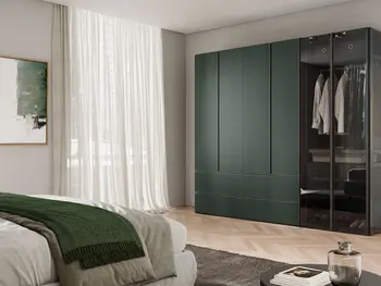 Modernes Schlafzimmer mit großem Kleiderschrank in der Farbe Opal-Grün - zum Teil mit Glastüren.
