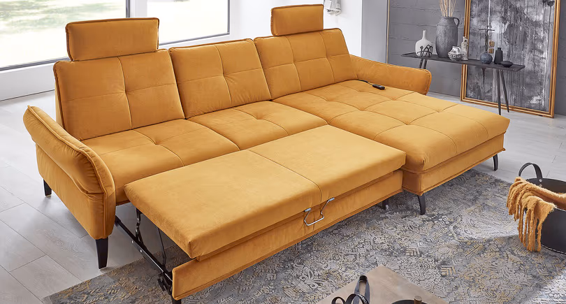 Schlafsofas lassen sich mit wenigen Handgriffen von der Couch in eine gemütliche Liegefläche verwandeln.