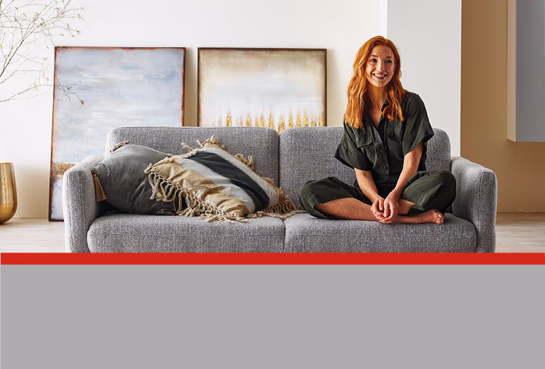 Frau sitzend auf Sofa