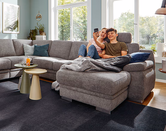 Auf der Couch lässt es sich wunderbar kuscheln.