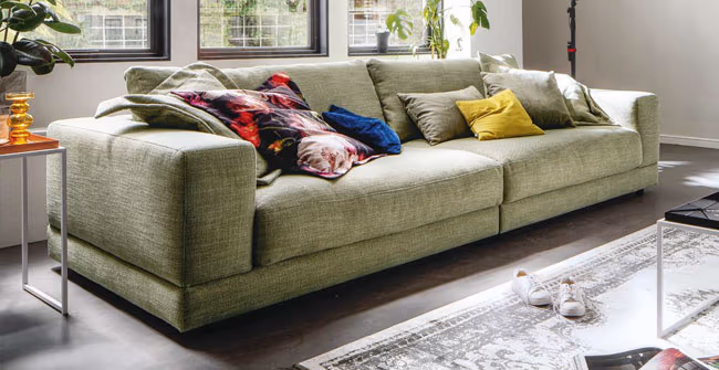 Modernes Sofa in lindgrün mit Komfortpolsterung