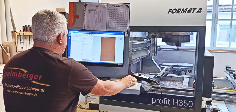 Schreiner Palmberger am Planungscomputer