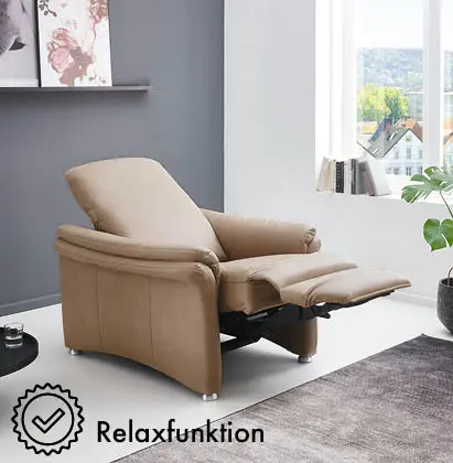 Beiger Ledersessel mit Relaxfunktion