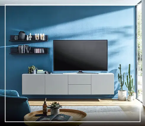 Moderne Wohnzimmerwand in silber grau.