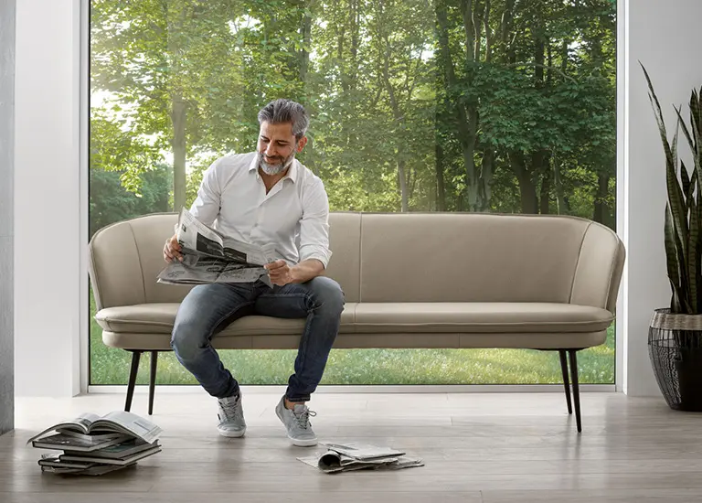 Polsterbank und Polsterstühle für Ihr Esszimmer sorgen für Gemütlichkeit.