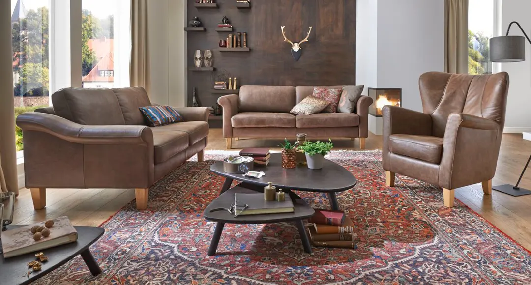 Leder kommt zwar gut vorbereitet aus der Produktionsstätte, benötigt im Alltagsgebrauch doch immer wieder routinemäßige Pflege, um lange schön zu bleiben.