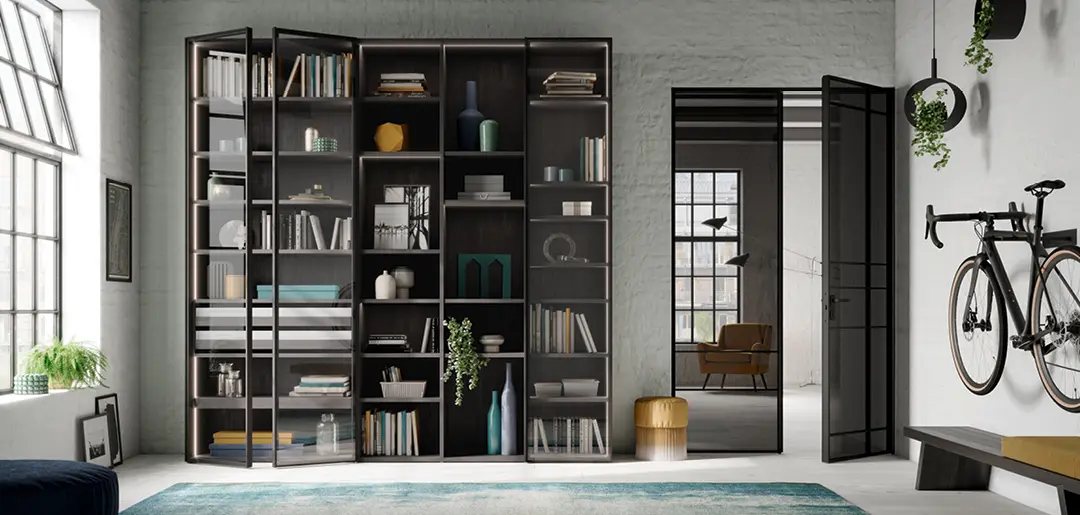 Wandregal und stylische Slide-Tuere