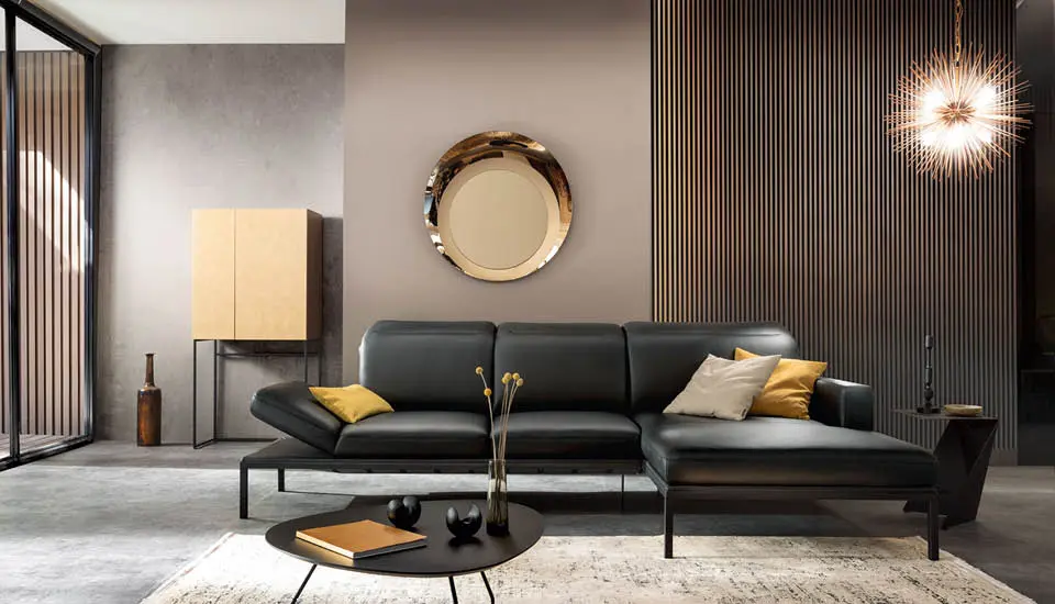 Contur Wohnzimmereinrichtung mit Ledercouch und Kaffeetisch