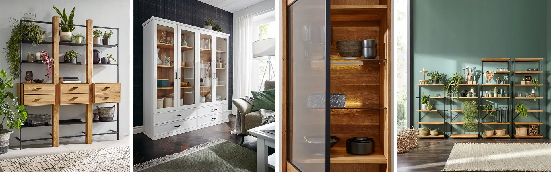 Vierteiliges Motiv mit offenem Metall Holz Regal mit Pflanzen, weisser Glasvitrine, beleuchtetem Holzvitrinen Innenraum und breitem Regalsystem vor grüner Wohnzimmerwand.