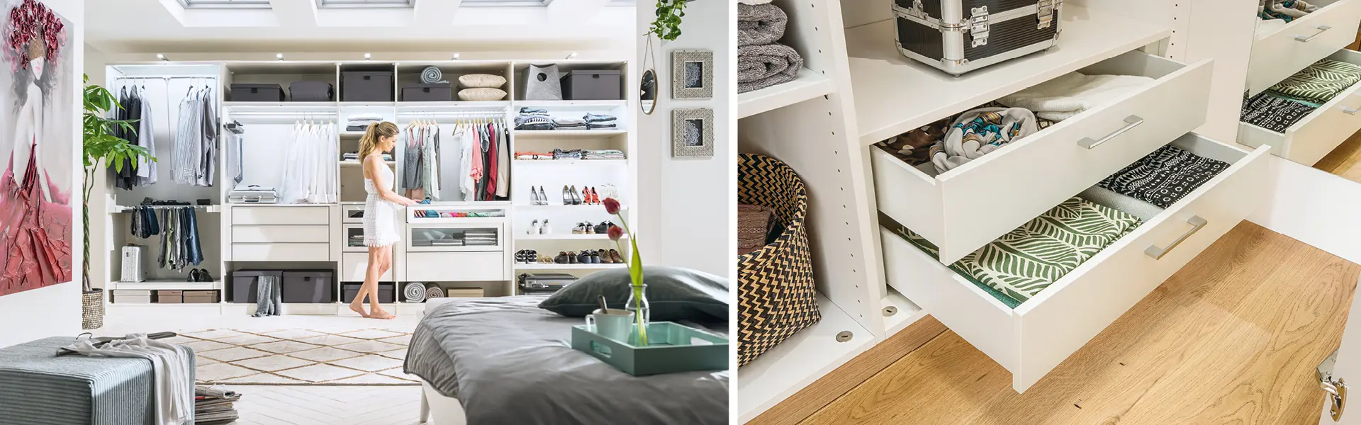 Offener Kleiderschrank nach Maß in Weiß, davor junge Frau, die ihre Kleidung ansieht im hellen, freundlichen Raum und offene Schubladen eines offenen Kleiderschranks