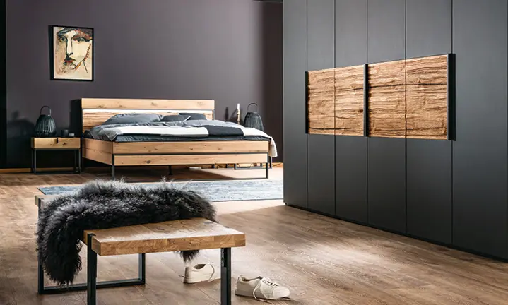 Linoleumböden im Wohnzimmer und Schlafzimmer sorgen für Trittkomfort.