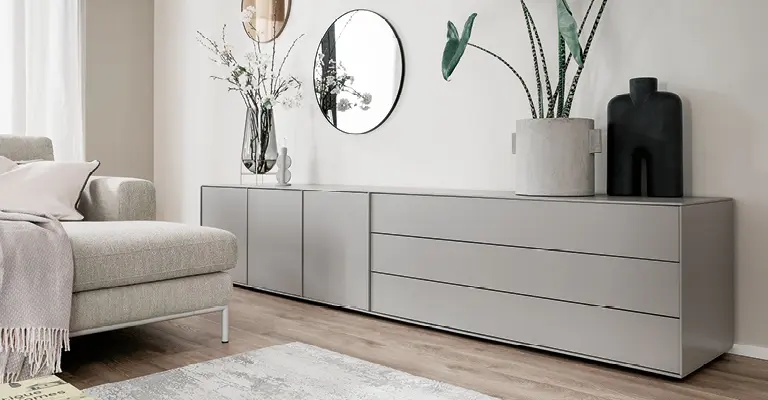 Ob skandinavischer Look oder puristisch modern – wenn Sie ein Sideboard kaufen, haben Sie die Wahl aus vielen verschiedenen Wohnstilen. 