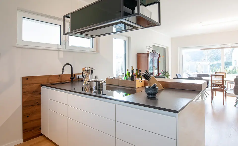 Kücheninsel integriert im Wohnzimmer