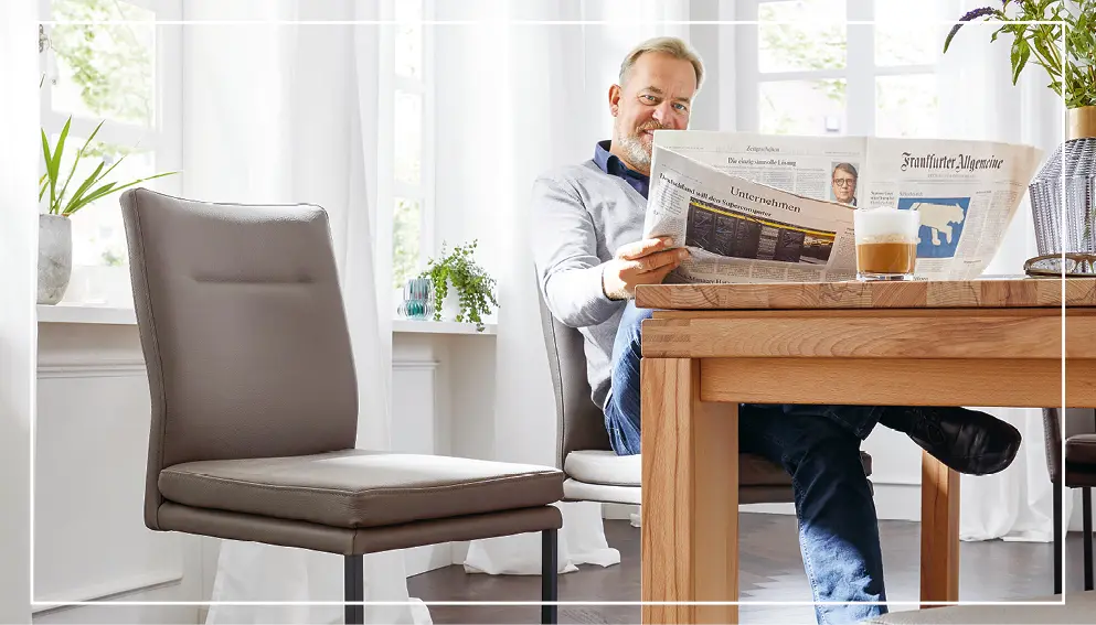 Wenn der Esstisch ausziehbar ist, wird aus einem kleinen Tisch ein großer, der viel Platz bietet.
