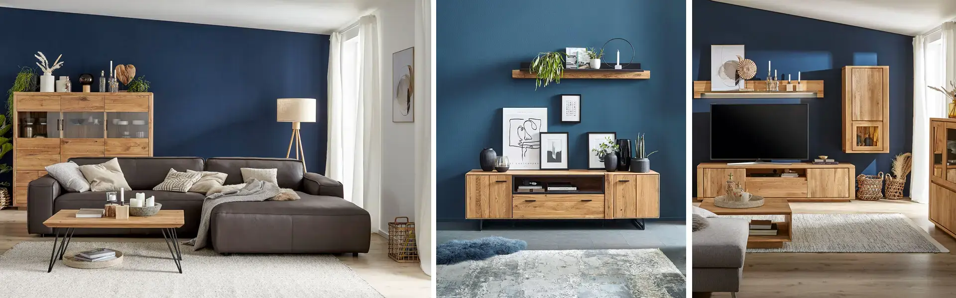 Dreiteiliges Motiv mit links braunem Ecksofa und Holzvitrine, mittig Sideboard mit Bildern und Deko, rechts Wohnwand mit TV, Hängeschrank und Regal auf Teppichboden.