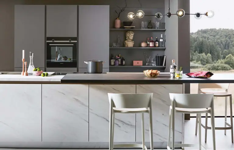 Küche mit Essbereich