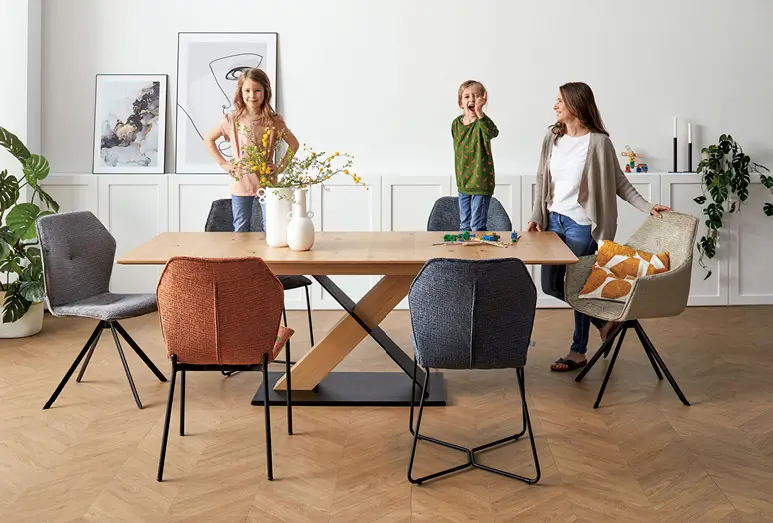 Ob Leder oder feiner Webstoff, ob Holz oder Metall: Für Polsterstühle und Polsterbänke gibt es viele hochwertige Materialien.