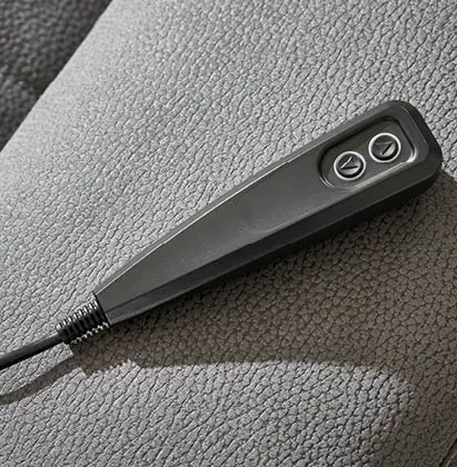 elektrische Verstellung bei grauem Sofa