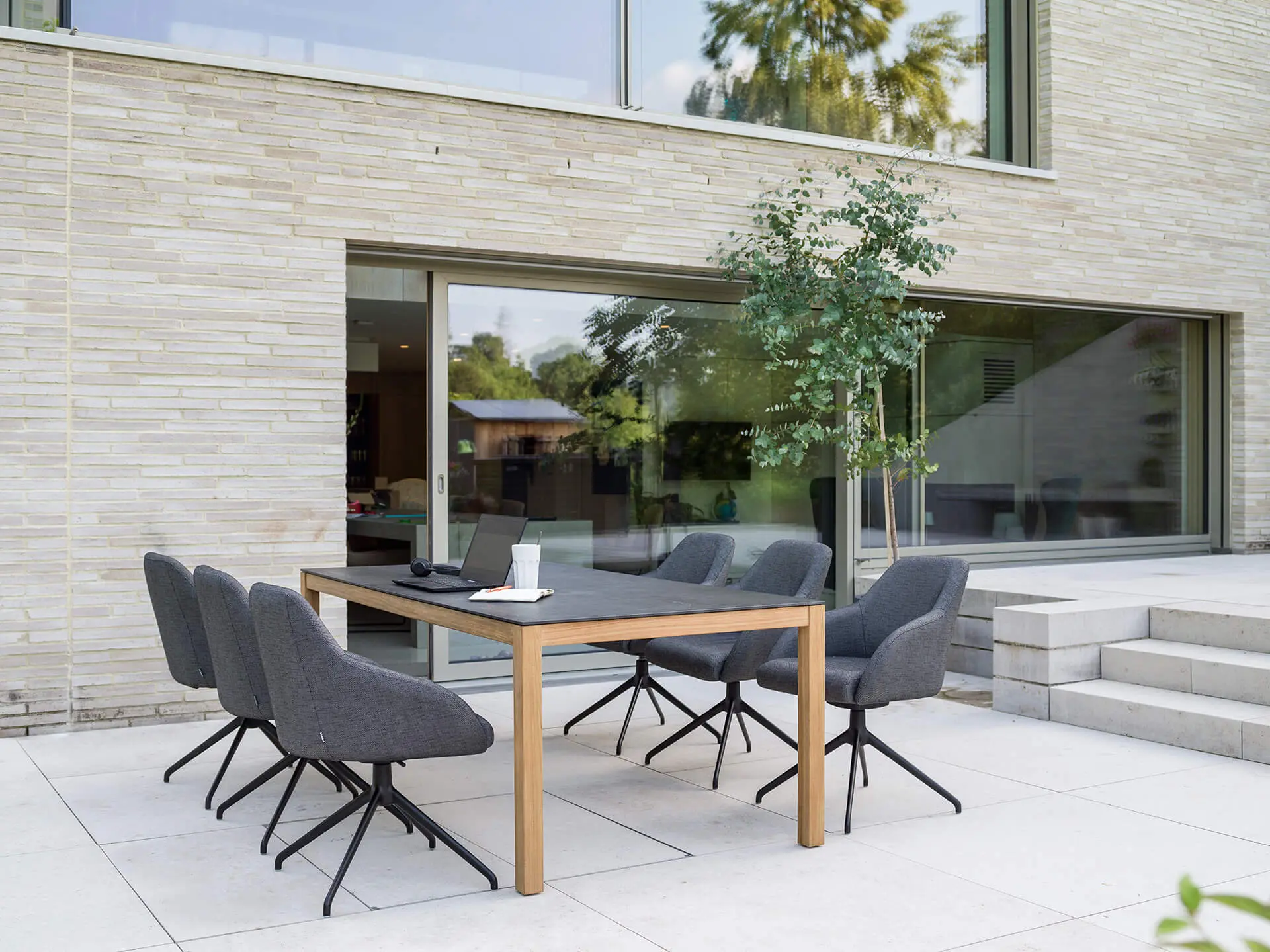 Stern_Gartenmoebel_Esstisch_Stuehle_TURN_Kollektion