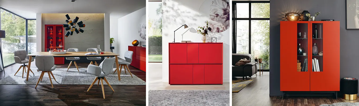 Vitrinen, Kommoden und Sideboards schaffen Staurum im Esszimmer. 