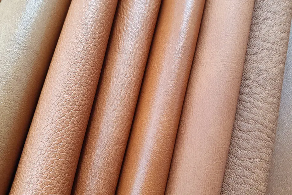 Verschiedenfarbene Ledermuster