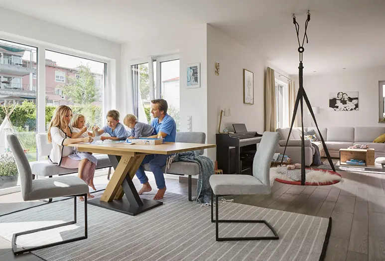 Auf der gemütlichen Polsterbank lässt es sich aushalten. Den Sitzkomfort gibt es mit und ohne Rückenlehne.