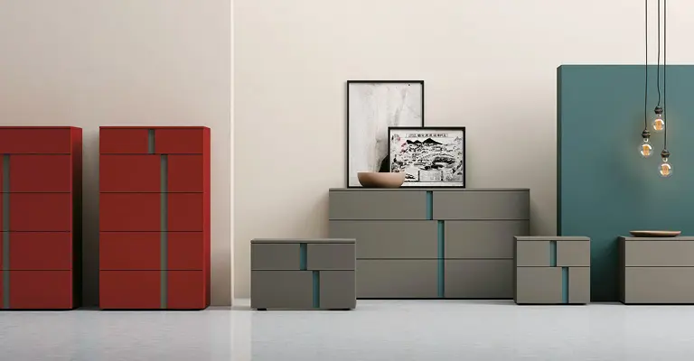 Kleiderschrank und Kommode im Set: Farben und Design harmonieren miteinander.