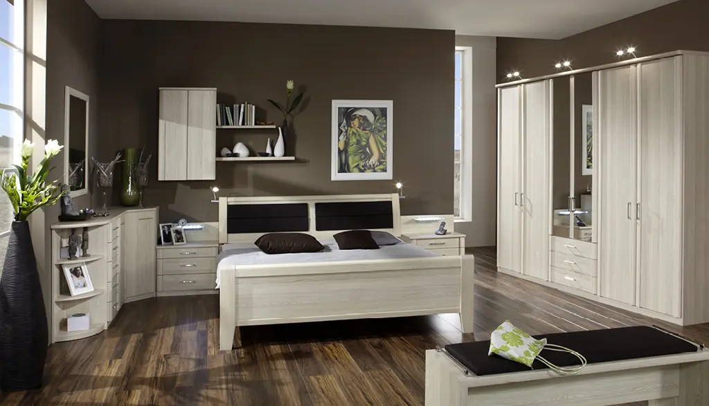 Bett mit elektrischer Aufstehhilfe