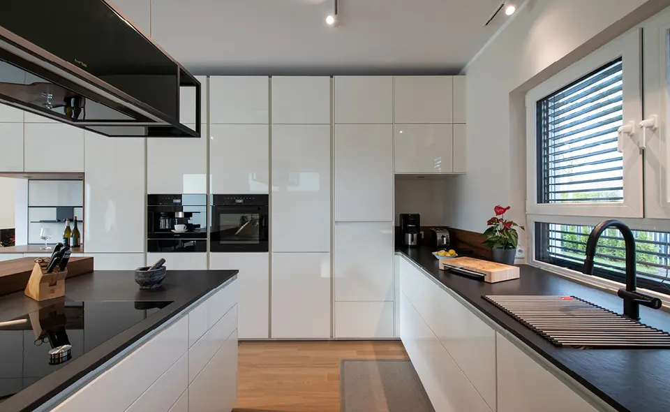Küche mit hellen Fronten