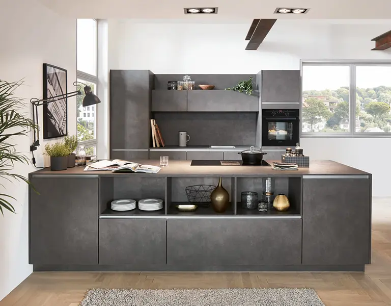 nobilia Küchenmöbel in Schwarz, offene Küche mit Insel