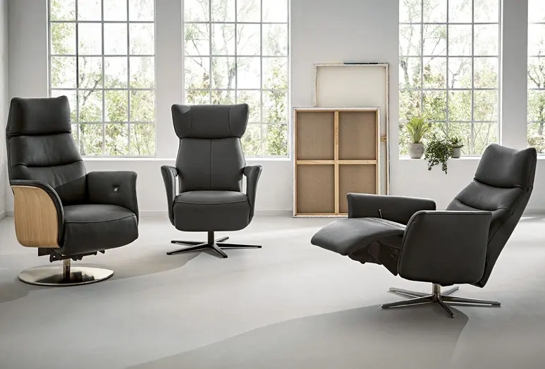 Relaxsessel stehen gut auf einem Fuß, einem Stativ oder einem Gestell. 