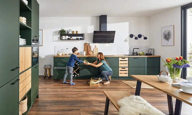 In der Küche, vor allem in der geräumigen Wohnküche, kommen Freunde und Familie zusammen.