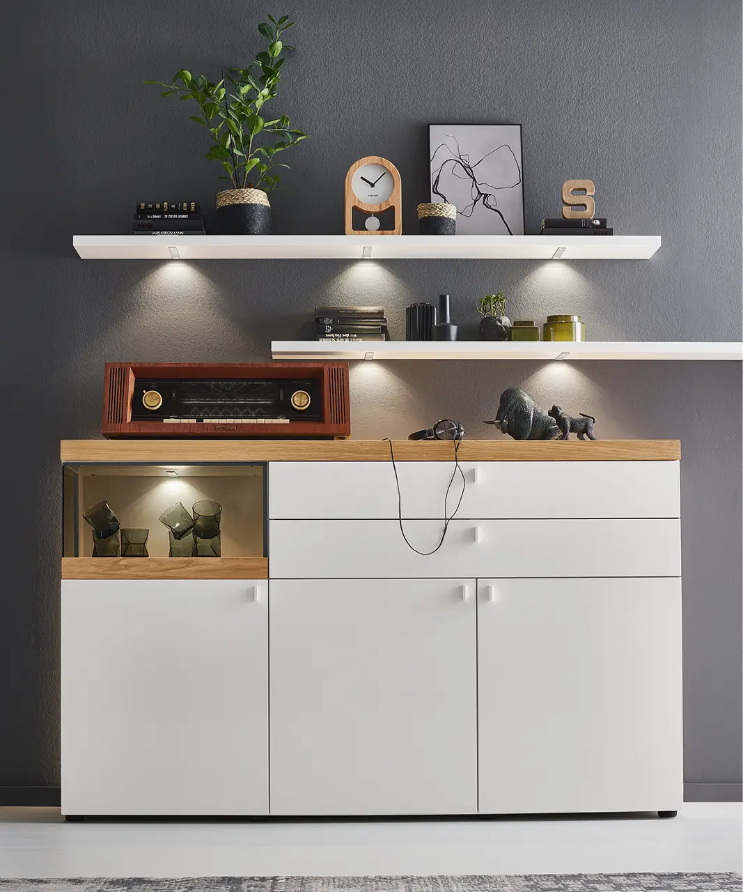 Weisses Venjakob Highboard mit Holzakzenten und Regalelement
