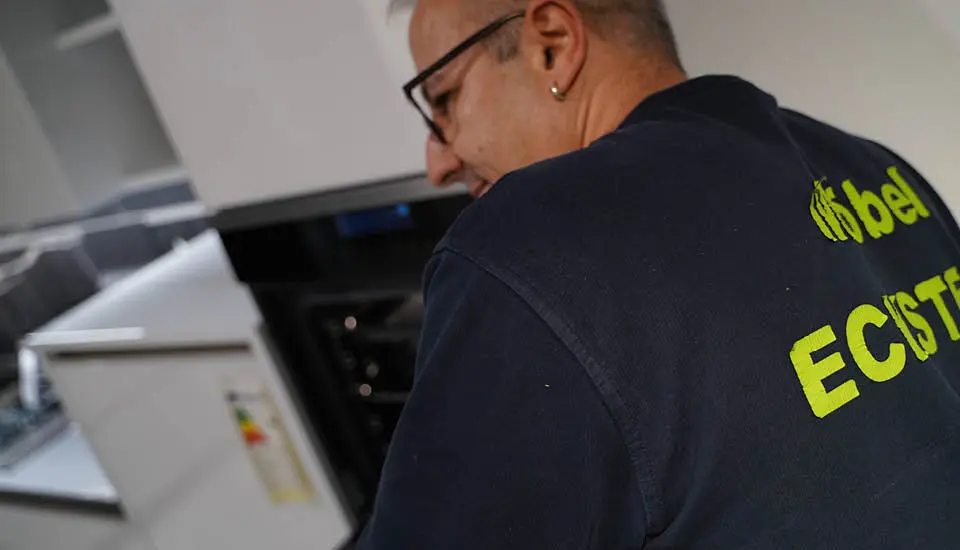 Möbel Eckstein Mitarbeiter für Lieferung und Montage