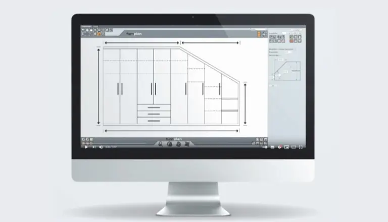 Computer Bildschirm mit Grundriss Kleiderschrank Planung