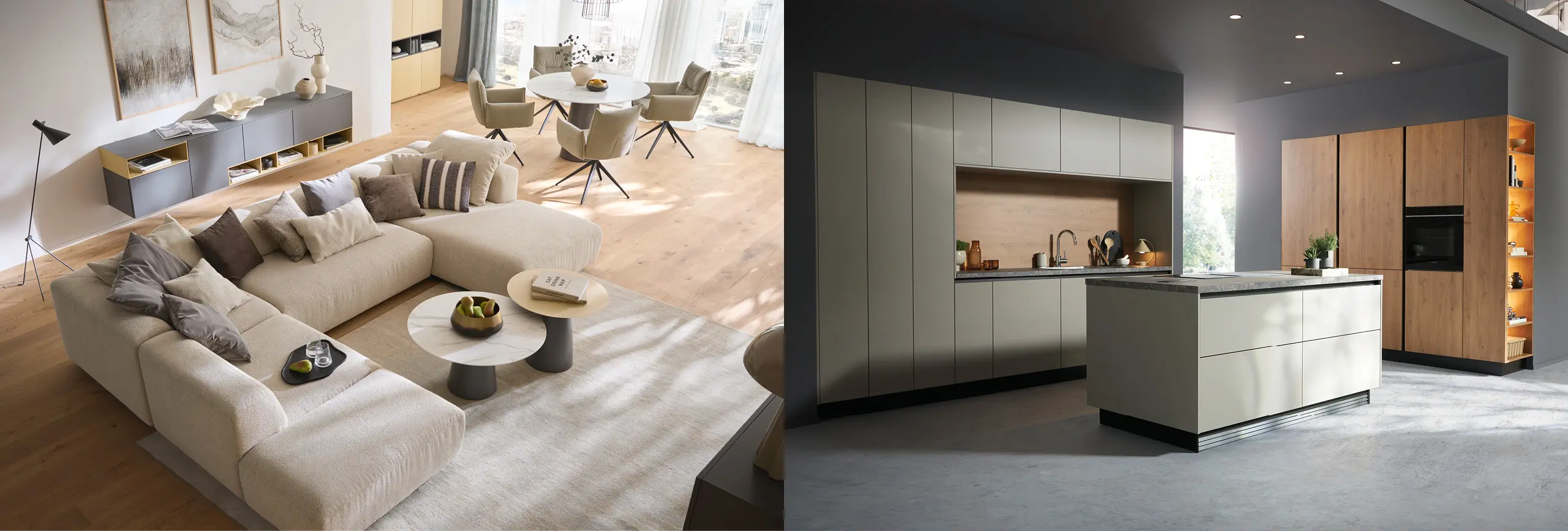 Wohnzimmer mit Sofa, Couchtischen und Essplatz, daneben moderne Küche