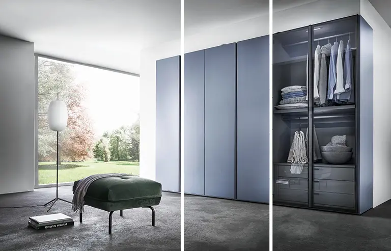 Der Kleiderschrank bietet Stauraum für Kleidung im Schlafzimmer.