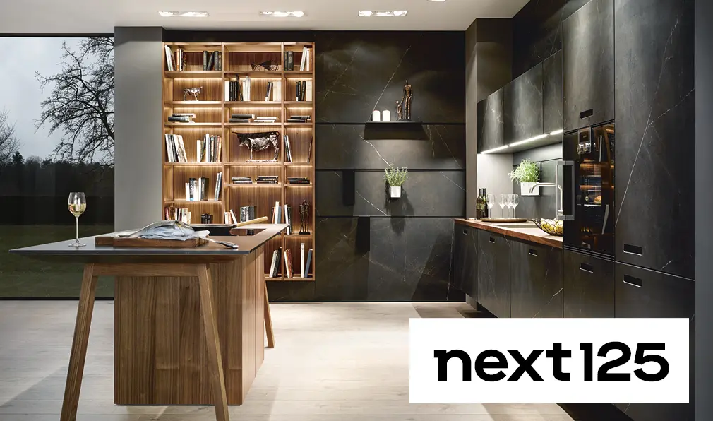 dunkle next125 Küche mit Logo
