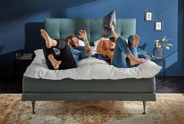 Ideen zur Wandgestaltung und Wandfarbe geben dem Schlafzimmer eine persönliche Note.