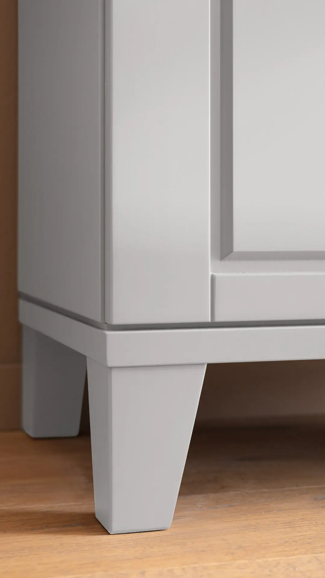 Lebensart Vitrine Stafford Nahaufnahme des Standfußes