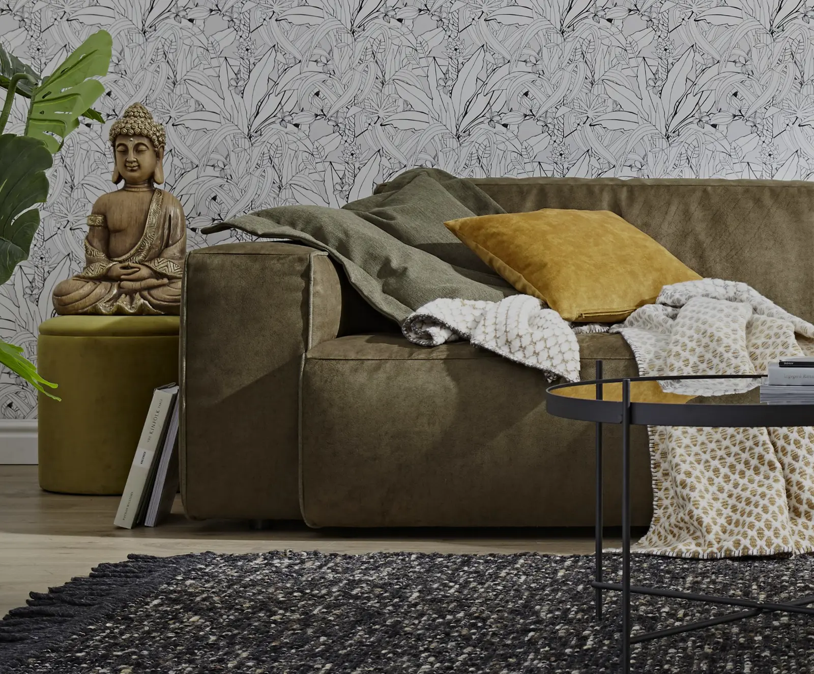 Frau Starke, schwarzer Hintergrund, Text