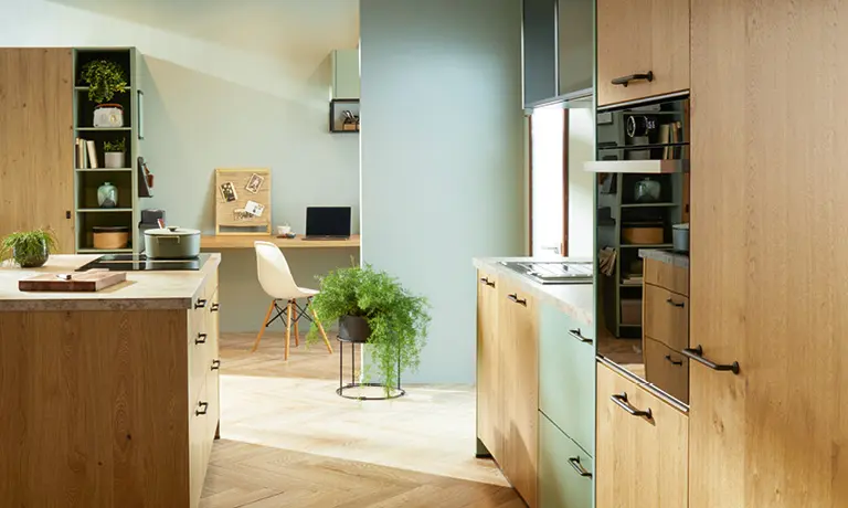 Der Holz-Look ist gerade besonders beliebt beim Kauf einer Küchenzeile.