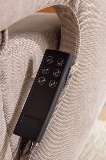 Fernbedienung zur Steuerung des Relaxsessels Tulsa Relax von Natura Home.