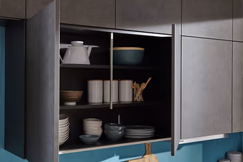 Beton-Optik Oberfläche an Hängeküchenschrank