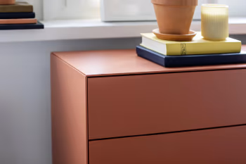 raumfreunde-edge-sideboard-rot-schubladen.webp