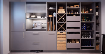 Speisekammer mit einer versteckten Küchenmaschine