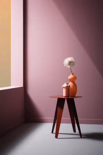 RAUM.FREUNDE SIGNE Beistelltisch Metall Rot vor Fenster