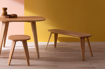 Für lange Stunden am Tisch: RAUM-FREUNDE SIGNE Hocker und Bank aus massiver Eiche 