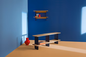 Wandregal und Sideboard aus Eiche und Metall in blauem Zimmer