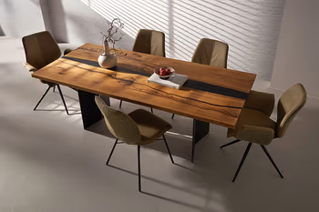 Großer Design Esstisch aus Massivholz mit Epoxidharz Akzente. 